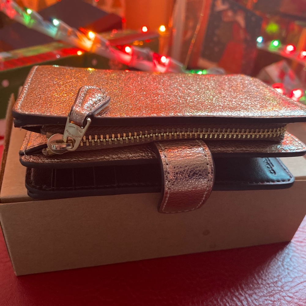 Coach Medium Zip Wallet - Picture 4 of 6
